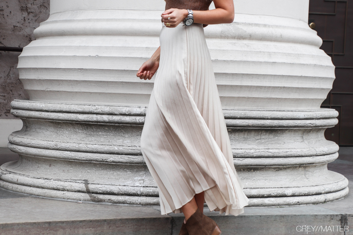 https://greymatterfashion.s3.eu-north-1.amazonaws.com/blogs/123/greymatter-fashion-nederdel-neo-noir-boni-plisse.jpg
