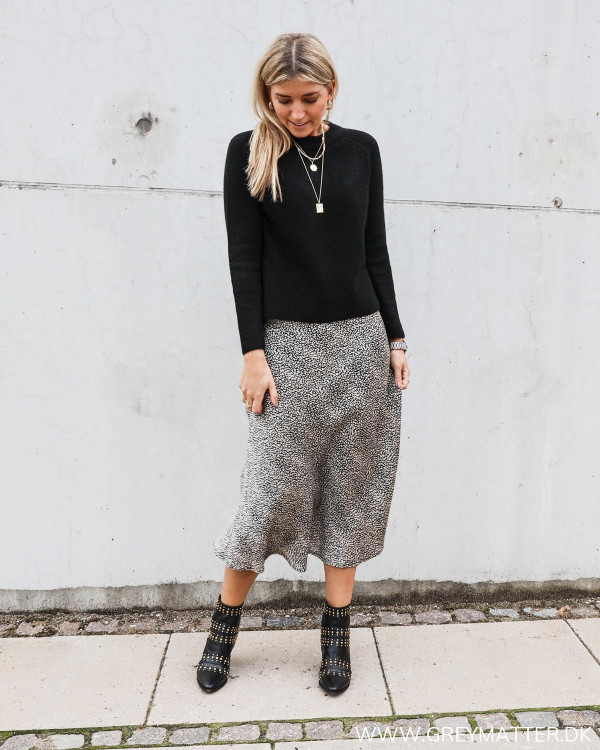 Bovary skirt fra Neo Noir, stylet med sort strik fra Pieces