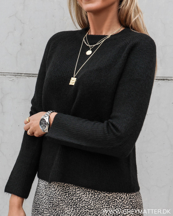 Sort enkel strik bluse til kvinder fra Pieces