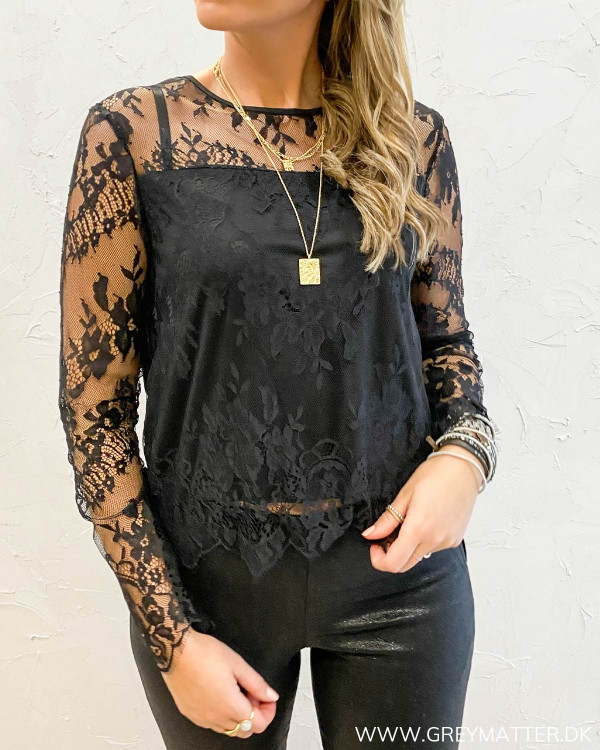 Festbluse til damer i sort blonde fra Pieces
