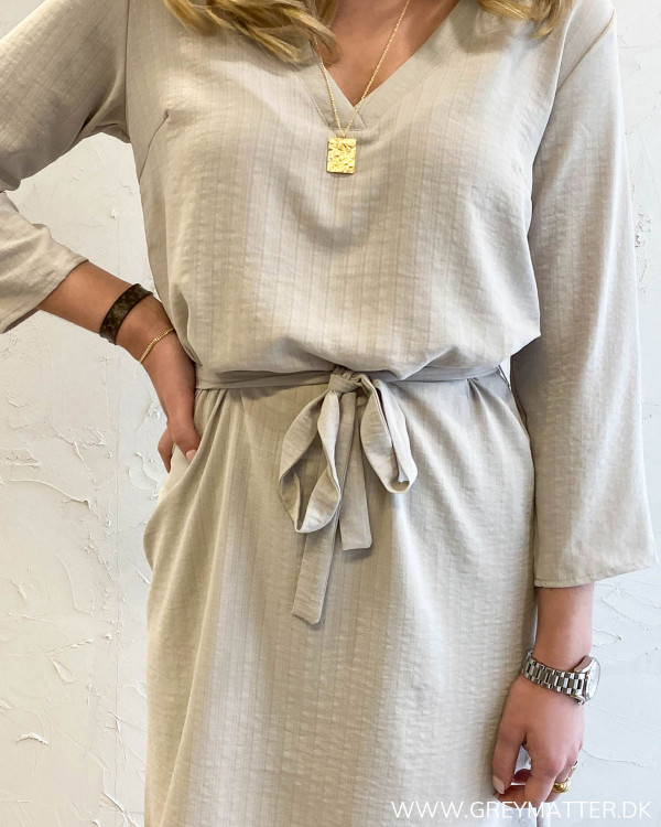 Vilovie Dove Dress