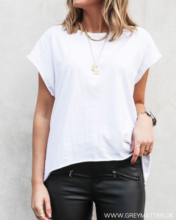 Hvid t-shirt set forfra