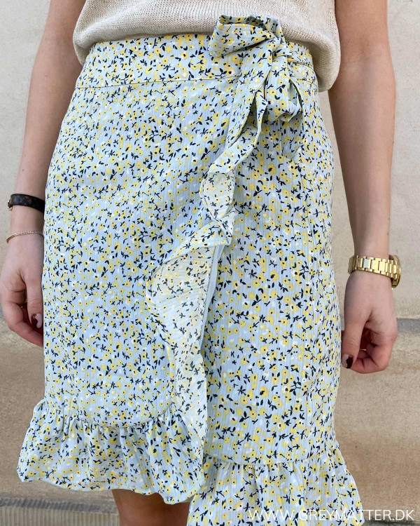 Slå-om nederdel med blomsterprint