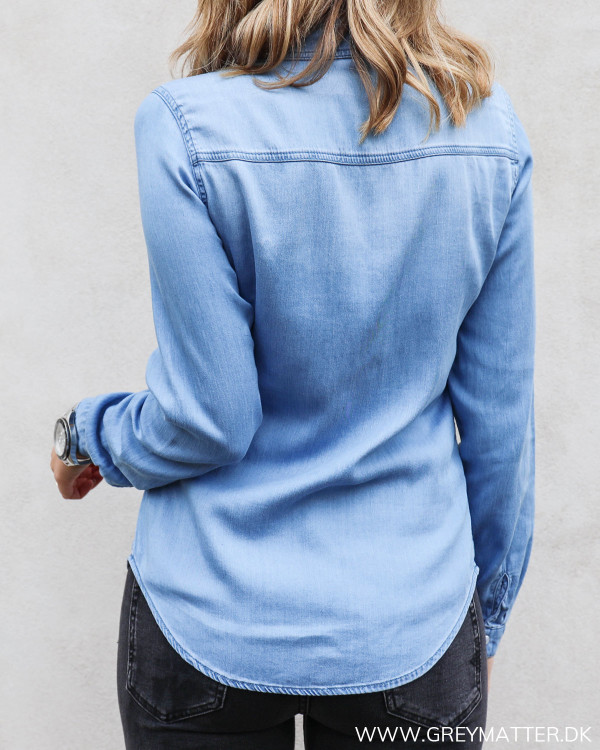 Denim skjorte fra Vila set bagfra