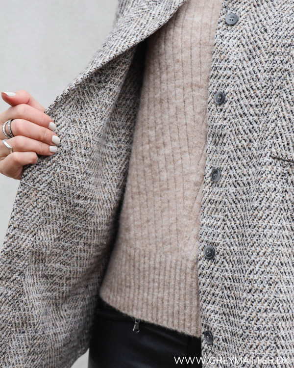 The Beige Fishbone Light Jacket