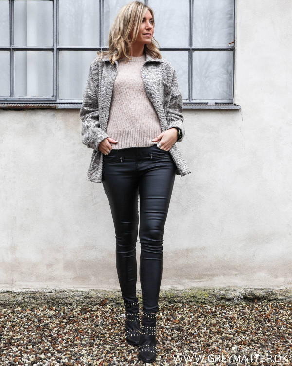 The Beige Fishbone Light Jacket