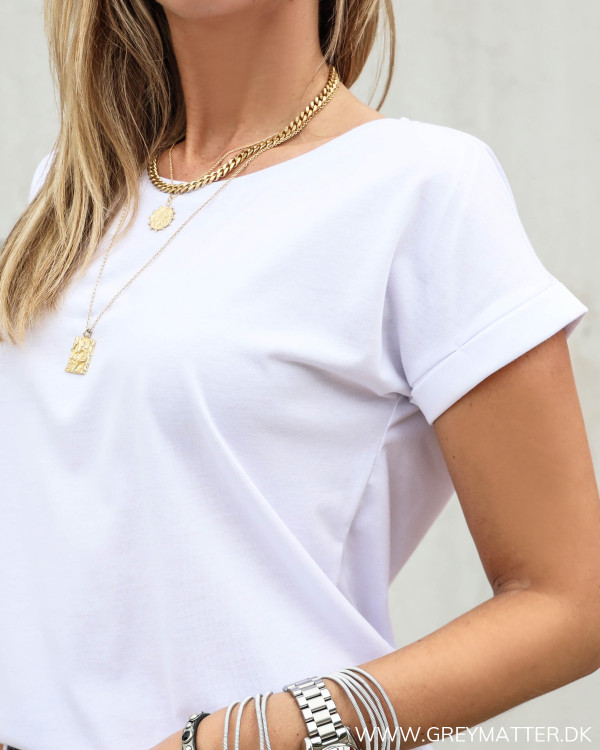 Hvid t-shirt med rund hals til damer