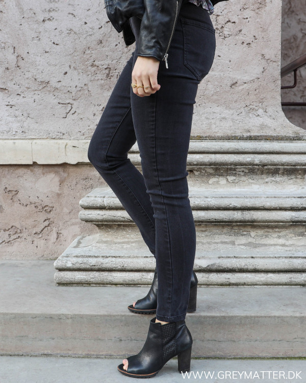 Lækre high waist jeans fra Vila set fra siden