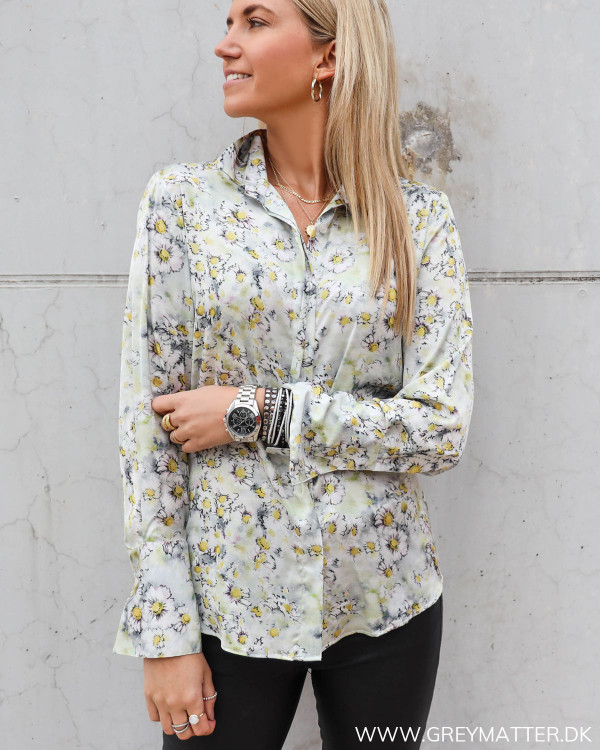 Karmamia skjorte med smukt blomster print