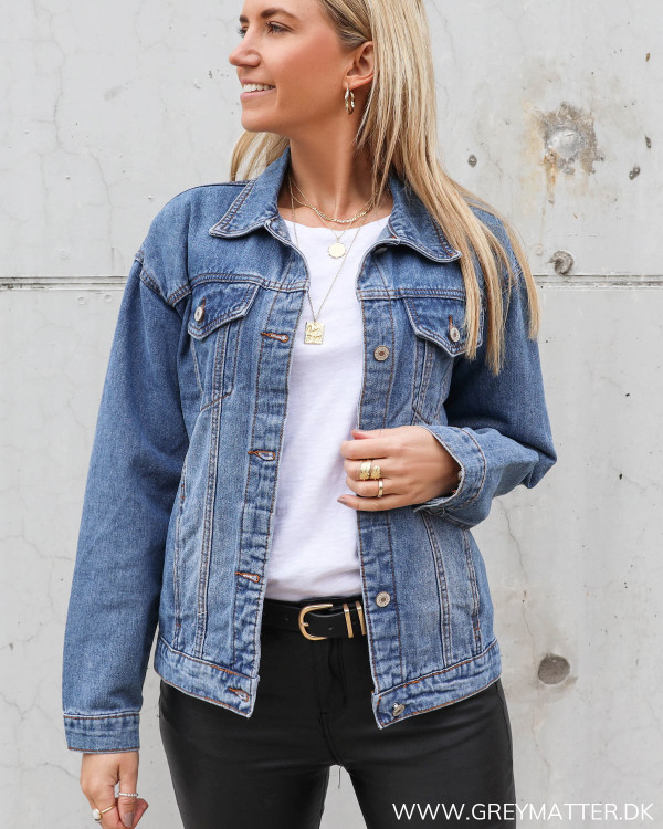 Denim jakke med cool ryg