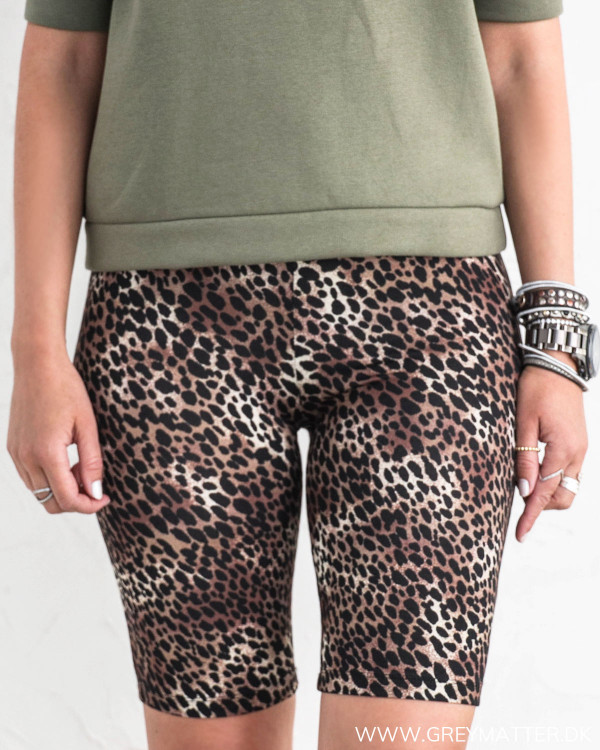 Shorts til under kjoler i leopardprint