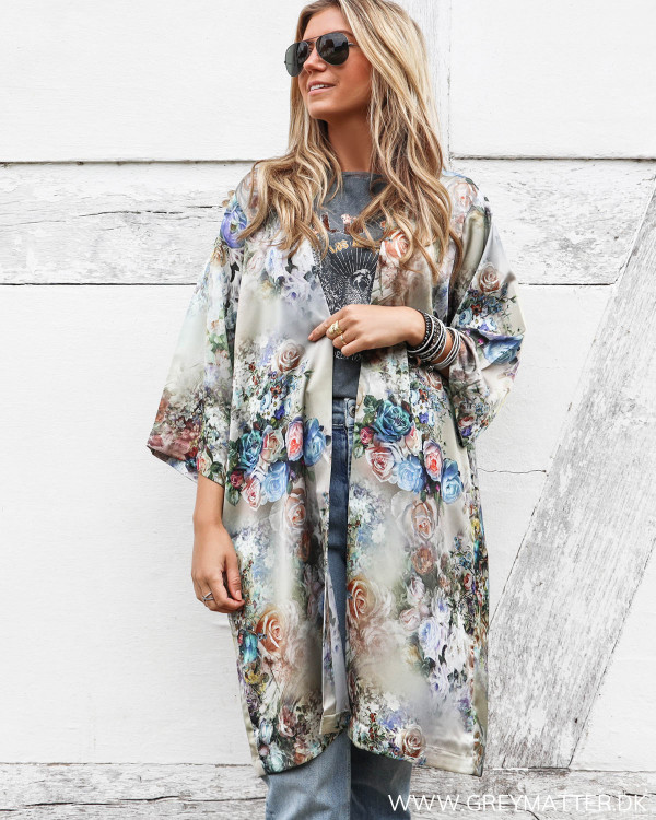 Karmamia Cph kimono med blomsterprint