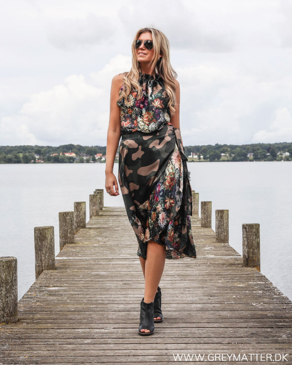 Karmamia camouflage nederdel stylet med camouflage flower top