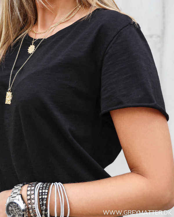 T-shirt til damer i sort bomuld fra MEW