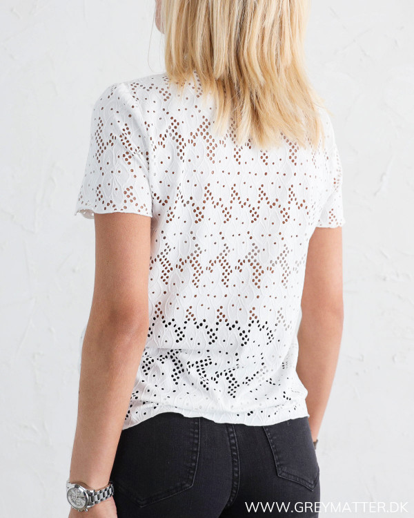 Vila blondebluse hos Grey Matter Fashion