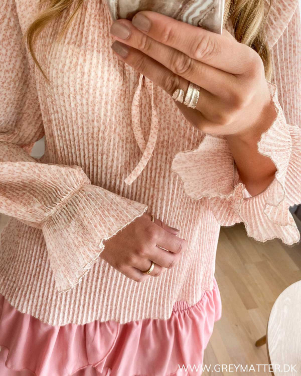 Plissé bluse i Beige